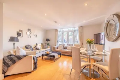 Image de Windsor Gem:3 Bed|2 Bath|Parking