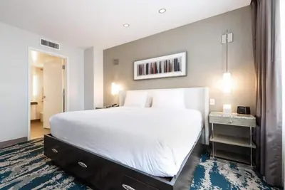 Image de Your Home Away from Home! 3 Convenient Units, Pets Allowed! Minutes to Navy Pier