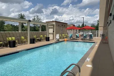 Image de 2 Comfortable Units! Short Drive to Savannah Beach and Ships of the Sea Museum