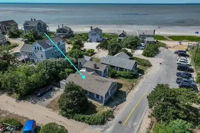 Image de Just a few steps to Ellis Landing Beach!