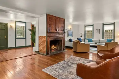 Image de Renovated 9-Br 1800s Inn 8-Min to Catamount