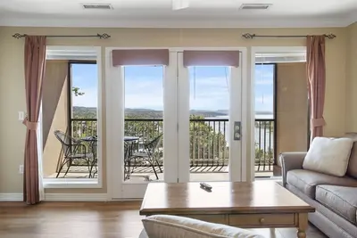 Image de Serene Lakeside Living: Rock Lane 2 Br Condo near Silver Dollar City