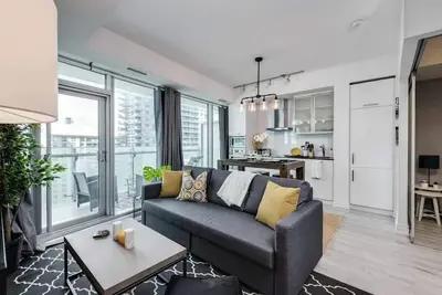Image de Heart of Toronto Cozy Apartment. Walking distance to all major landmarks/venues!