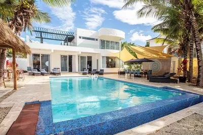 Image de Sublime Oceanfront Villa - Mara Chiquita - Private Beach - New Listing Loaded! \n