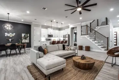 Image de 4 Bd Victory Gardens Estate - Mins to Sites