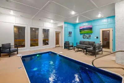 Image de Free Attraction Passes! Indoor Heated Pool, Hot Tub, Arcade Games, Putt-Putt