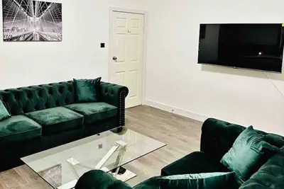 Image de Luxurious & modern large house 9mins drive to town