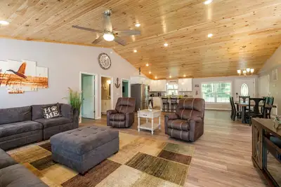 Image de River Oasis Water Front, Pet Friendly Home, 5 King Bedrooms \n15 Mins Massanutten