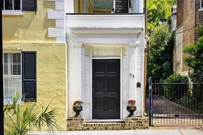 Image de Historical Home, Quintessential Charleston Condo in French Quarter, Close to All