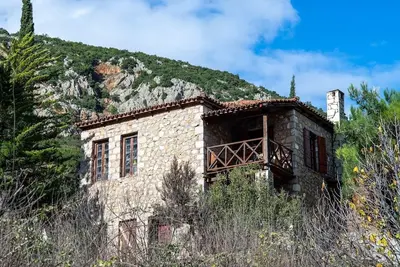 Image de \"Book Mariolata Stone House: Greece's Nature Retreat! \"