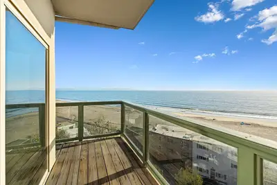 Image de Overlooking the Ocean!