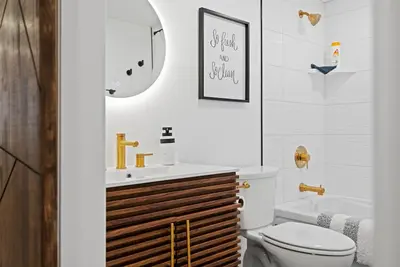 Image de Pet-Friendly Luxury Retreat: Two Bedroom, Two Bathroom Oasis with King Beds.