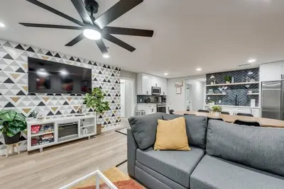 Image de 5br/3ba walking distance to Unt with covered patio