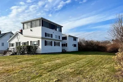 Views of The Atlantic Ocean and Nubble Lighthouse 4 Bedroom Family Home!