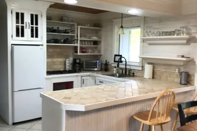 Image de The Curtis House, 15 acres. 5 minute drive to downtown Charlevoix. 3br Sleeps 6