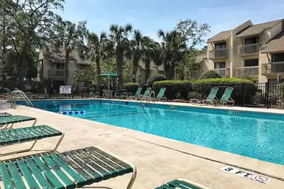 Image de Steps to Beach & Pool | Family & Dog Friendly