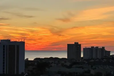 Image de Destin 3-br Condo Steps to Beach! August Discounts Book Now!