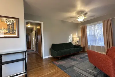 Image de Mid-Century Charm in Historic Georgetown - Your Nostalgic Getaway!