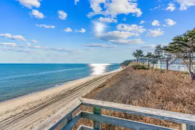 Image de 5-Stars, Exceptional, 2 bedrooms, 1. 5 baths, with magnificent views.