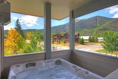 Image de Private Hot Tub, Walk to Main St, Close to Ski Resorts, Incredible Views