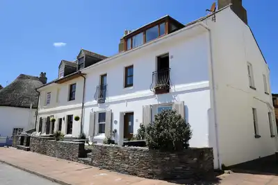 2 Bayview, pet friendly, character holiday cottage in Torcross