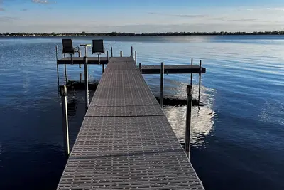 Image de Lakeside Getaway on Lake Madison. Hot tub with a view of the lake!