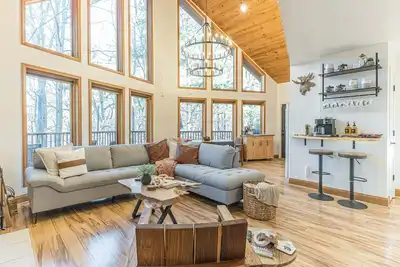 Image de Nature Retreat - Dream Cabin in Helen, Ga