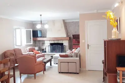 Image de Villa 'Entre Mer Et Montagne' avec vue sur les montagnes, terrasse privée et Wi-Fi