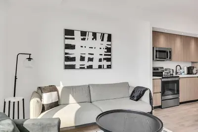 Image de Bright Monochromatic 2br in Tysons w / Amenities + Pools / Gym / Boro Area