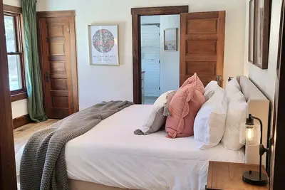 Image de Charming Cottage 3br/2ba Hot Tub