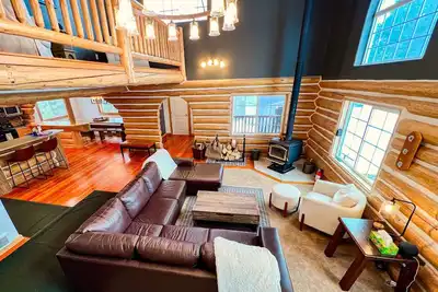 Image de Glacier Dream Escape! Pet Friendly, 6 Bed / 4. 5 Bath, Sleeps 12, Private Acreage, Trees Galore!