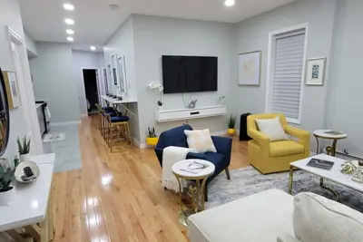 Unexpected modern space, within walking distance to transportation in Nyc.