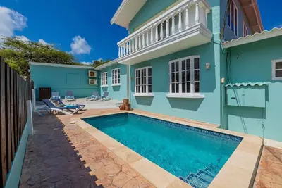 Image de ~Sleeps 12 ~Spacious ~Private Pool ~Great Location