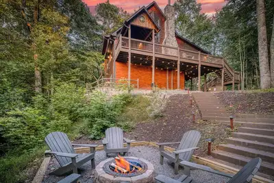 Image de Soaring Views - Hot Tub, Fire Pit, Game Room, Wi-Fi, Outdoor Games! Min to Br