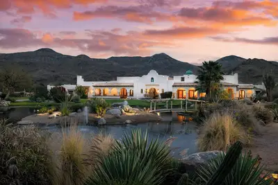 Image de The Pond Estate by AvantStay | Designer Compound w/ Multiple Pools, Tennis, View