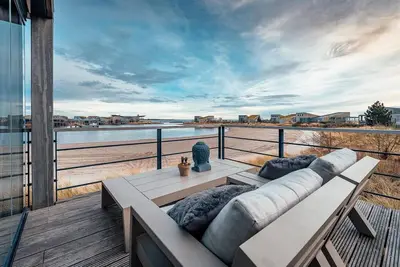 Image de The 4 person Villa Super Vip features a luxurious and comfortably furnished interior, several terraces with conservatory and views over the water, perfect with dogs and children.