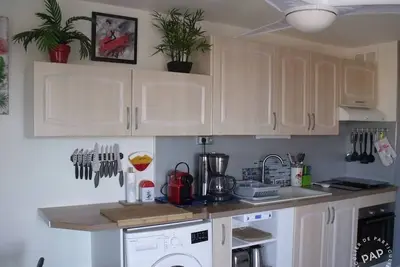 Image de Pour votre confort I speak English \n\n- Chambre privée  Salon avec canapé