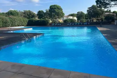 Image de Joli T3 de Standing Neuf Dans une Résidence Avec Piscine, à Proximité de la mer