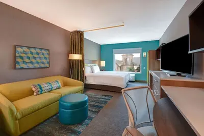 Image de Cityscape Views and Comfort! Free Breakfast, Parking, Pool, Pets Allowed!