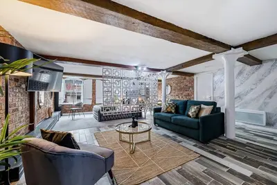 Host & Stay | Mathew Street Studio