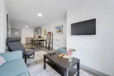Host & Stay | The Roscoe Nest