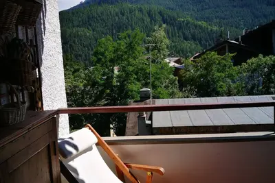 Image de In The Center but a stone's throw from the woods