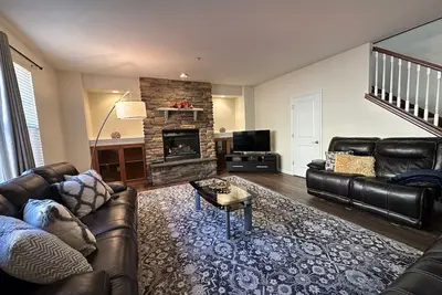 Image de Lovely Villa: Master en-suite and fireplace