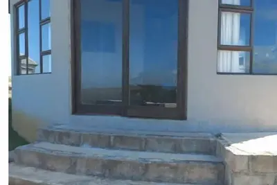 Image de Rustic Retreat In A Peaceful Village. Overlooking The River And Ocean.