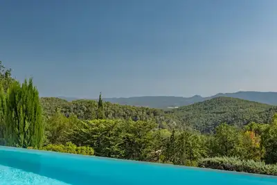 Image de Magnifique maison proche de Seillans, vue incroyable, piscine à débordement 12/5