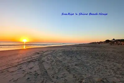 Image de Offer short stays. Heated Pool. Easy beach access. Discount pricing. New in '24.