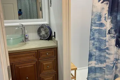 Image de Stay at the White Mangrove Retreat! Boat Charter available with Captain Owner!