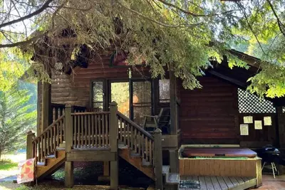 Image de Country Cabin within minutes of the New River Gorge National Park & Preserve.