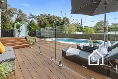 Image de The Pelican - Stylish Poolside Oasis