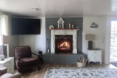 Image de Cozy cottage in the pines, quiet and close to town.